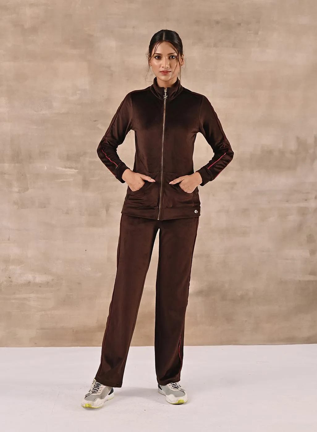 Brown Tracksuit with Classic Collar and Zip Closure